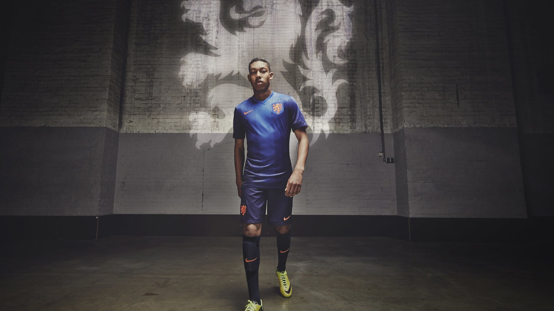 乔·莫伊:全黑队scrum中场的关键角色,推动比赛节奏,乔乔莫伊斯