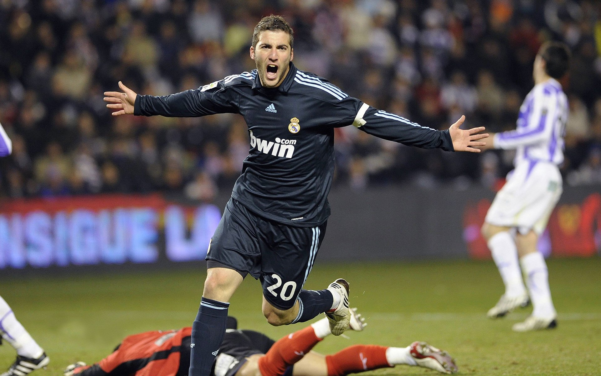 莱昂·马尔尚决赛表现稳健赢得掌声,莱昂纳尔