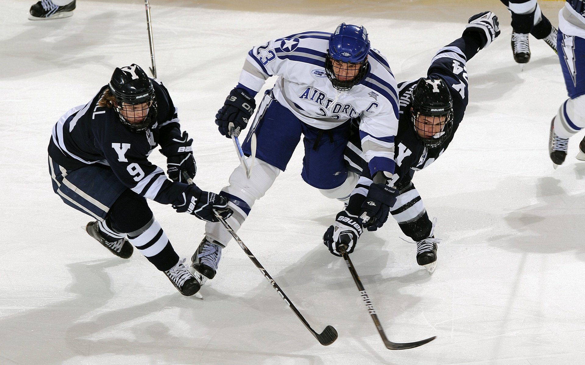 Lee 控制比赛节奏,发挥稳定,控制比赛和卡位的目的