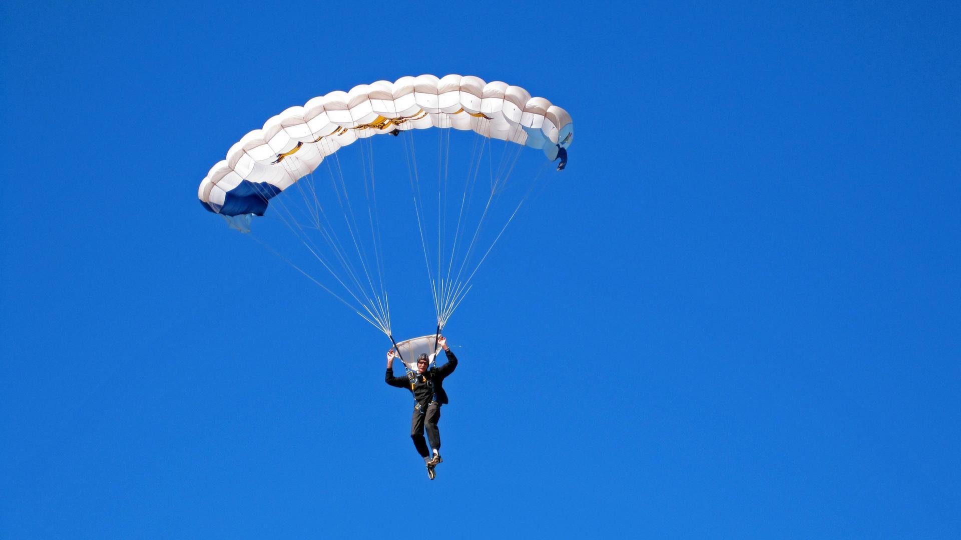 中国足球国家队注重体能与技能同步发展,国家足球队体能教练